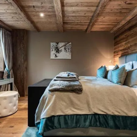 5br Chalet With Ski In Ski Out Access * Strass (Vorarlberg)