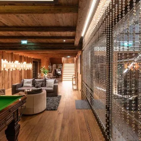 5br Chalet With Ski In Ski Out Access *