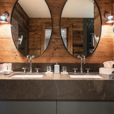 5br Chalet With Ski In Ski Out Access